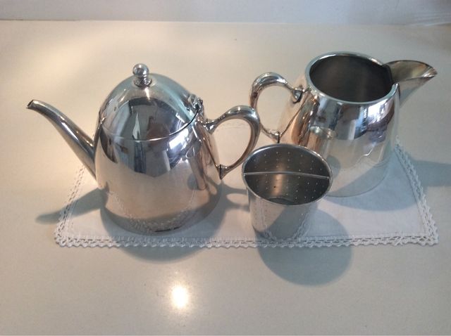 Tetera y lechera Art Decô, en alpaca