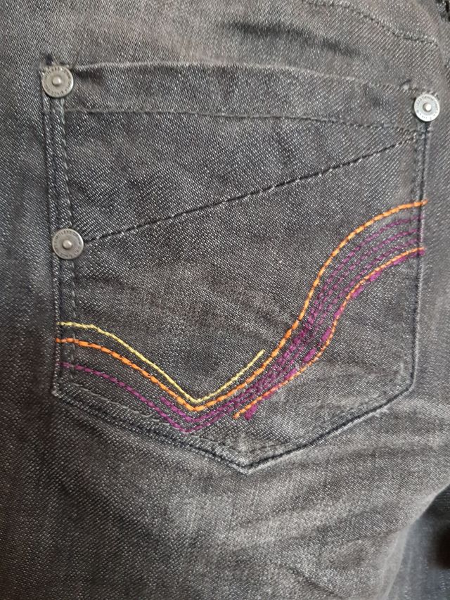 Vaqueros rectos negros desgastados Only