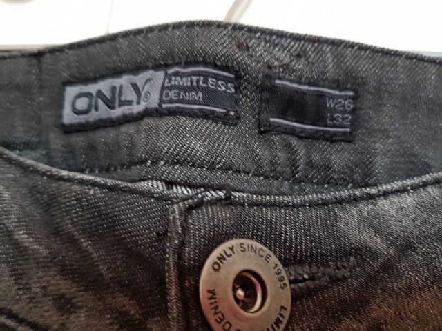 Vaqueros rectos negros desgastados Only