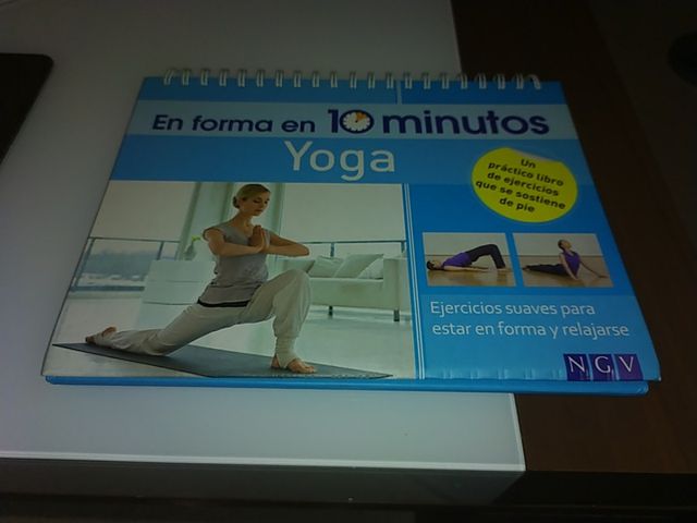 Libro de ejercicios de Yoga.