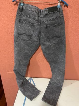 Pantalón vaquero gris Bershka hombre de segunda mano por 9,5 EUR en Las  Palmas de Gran Canaria en WALLAPOP