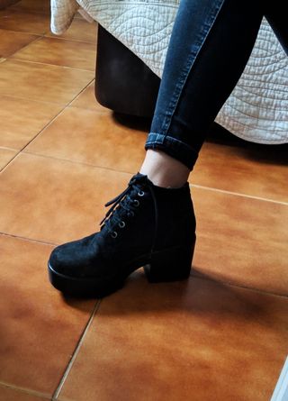 Botines Tacón De Piel Negros Con Cordones, Cremalleras Y Detalle De  Tachuelas En Tobillo Nero Giardini | Querol