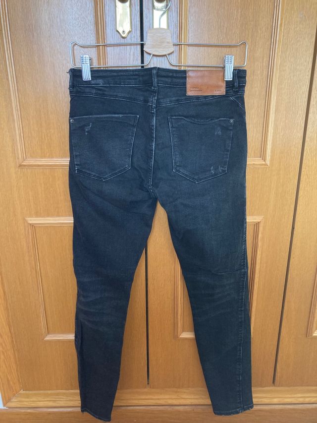 Pantalón vaquero negro Zara