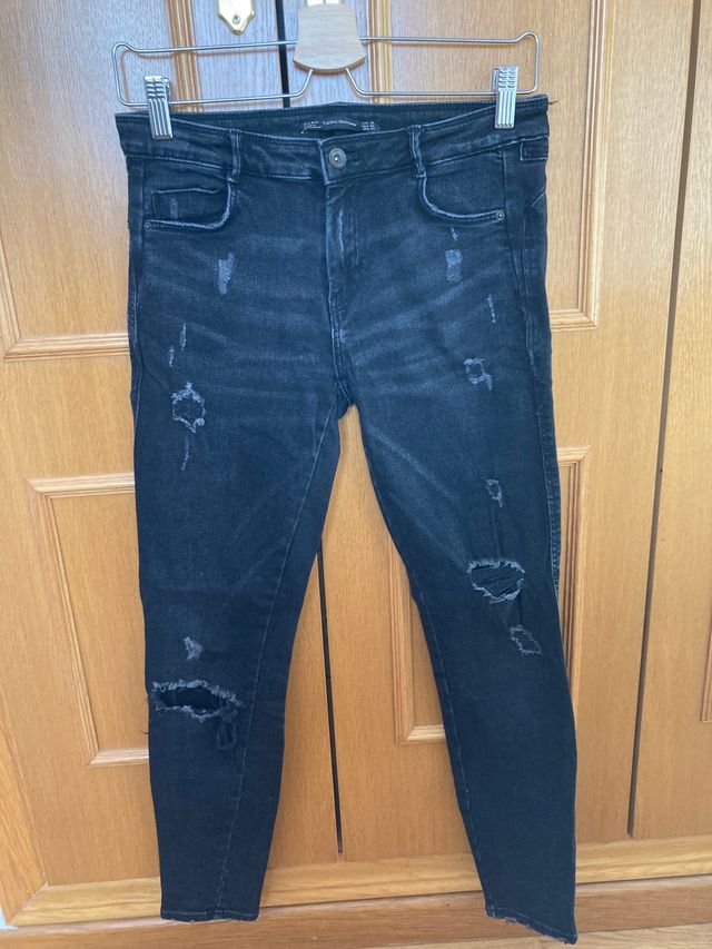 Pantalón vaquero negro Zara