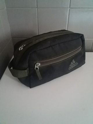 Neceser hombre de segunda mano por 5 EUR en Vigo en WALLAPOP