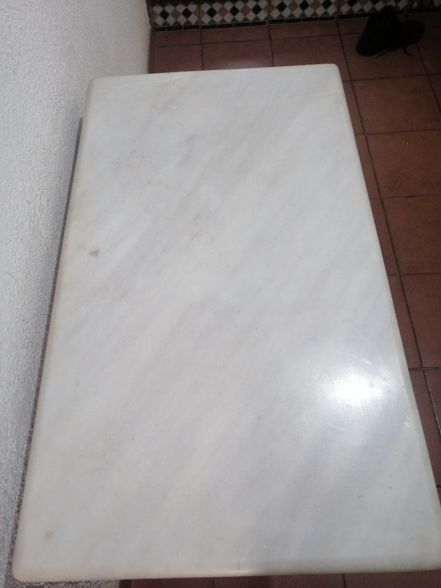 mesa patas hierro, 47cm x 81cm x 3 cm marmol