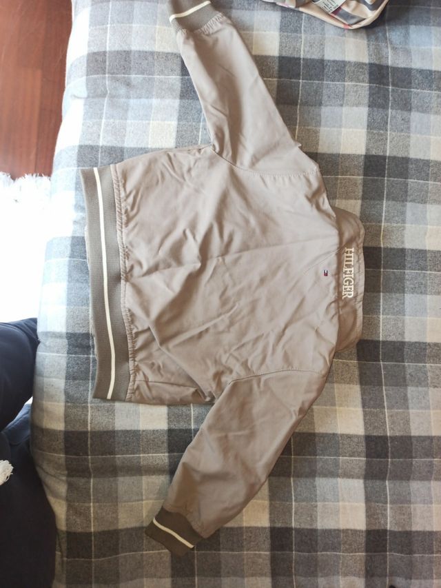 abrigo Tommy Hilfiger 2años