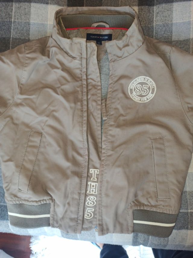 abrigo Tommy Hilfiger 2años