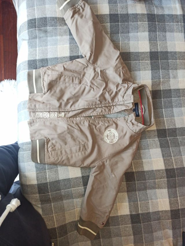 abrigo Tommy Hilfiger 2años