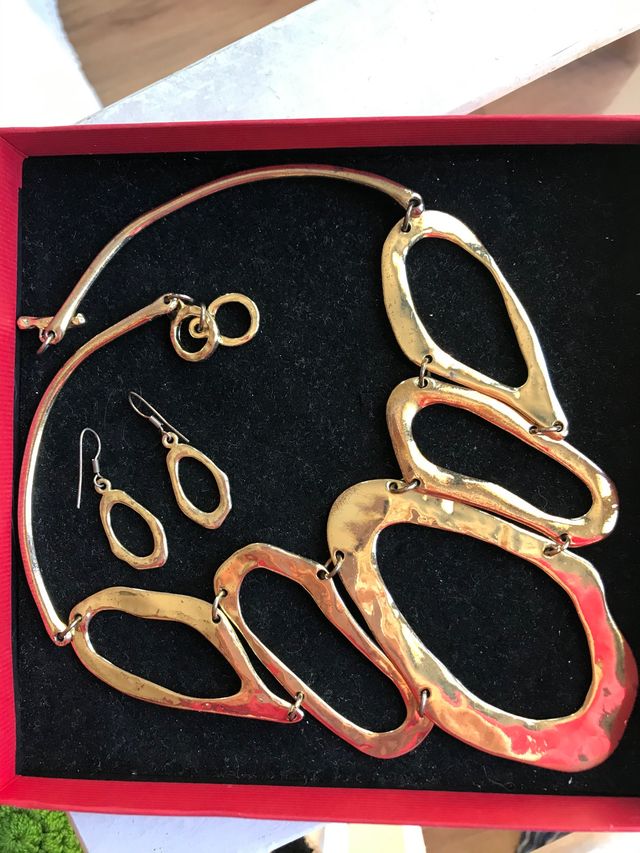 Collana e orecchini di design