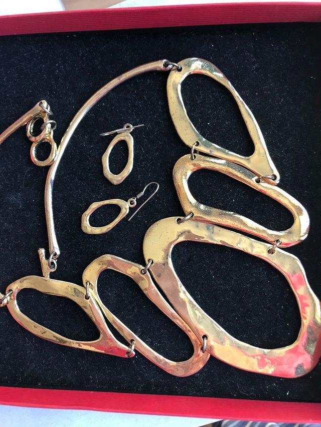 Collana e orecchini di design