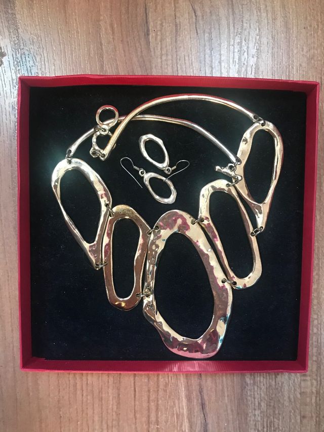 Collana e orecchini di design