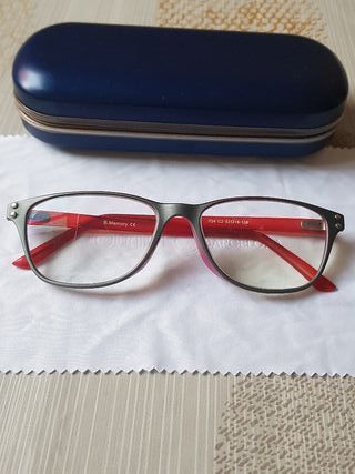 Montura para gafas graduadas. de segunda mano por 6 EUR en Barcelona en  WALLAPOP