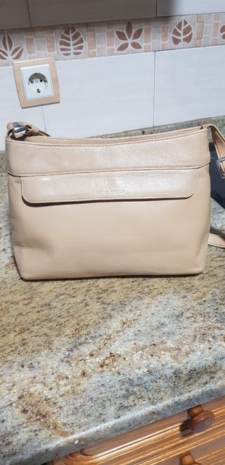 Bolso Laura Valle de segunda mano por 15 EUR en Residencia Nuestra Señora  del Pilar en WALLAPOP
