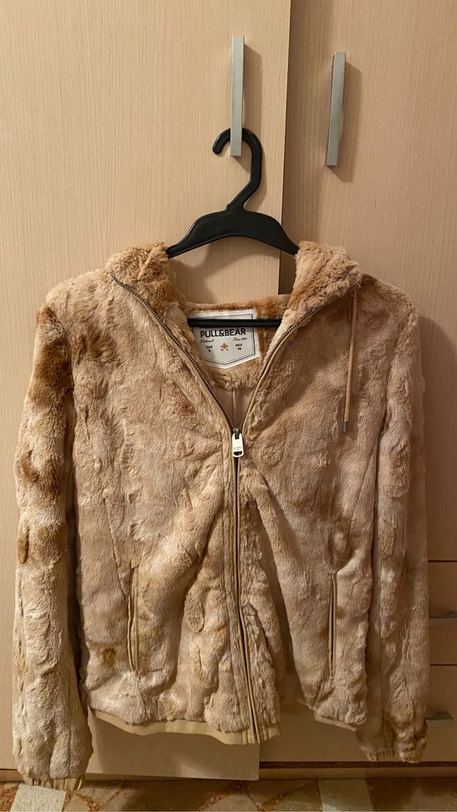 Abrigo corto de pelo. Talla S. Nuevo a estrenar