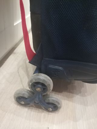 Mochila Totto ruedas subir escaleras de segunda mano por 25 EUR en Santoña  en WALLAPOP
