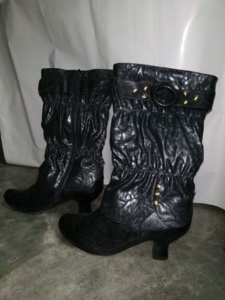 Botas Tacones Negras Mujer Talla 38 de segunda mano por 5 EUR en Sevilla en  WALLAPOP