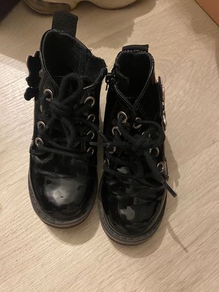 Botas minnie Zara de segunda mano por 8 EUR en Toledo en WALLAPOP