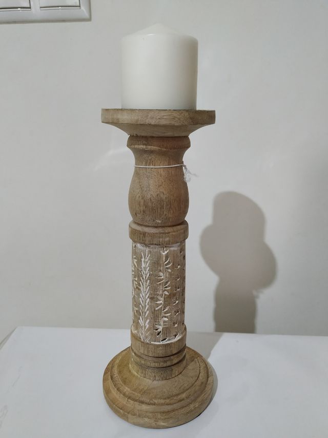 Candelabro de madera. Nuevo. de segunda mano por 9 € en Alicante en