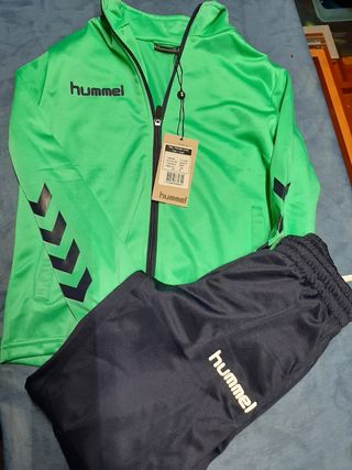 Chandal hummel de segunda mano por 8 EUR en Alcalá de Henares en WALLAPOP