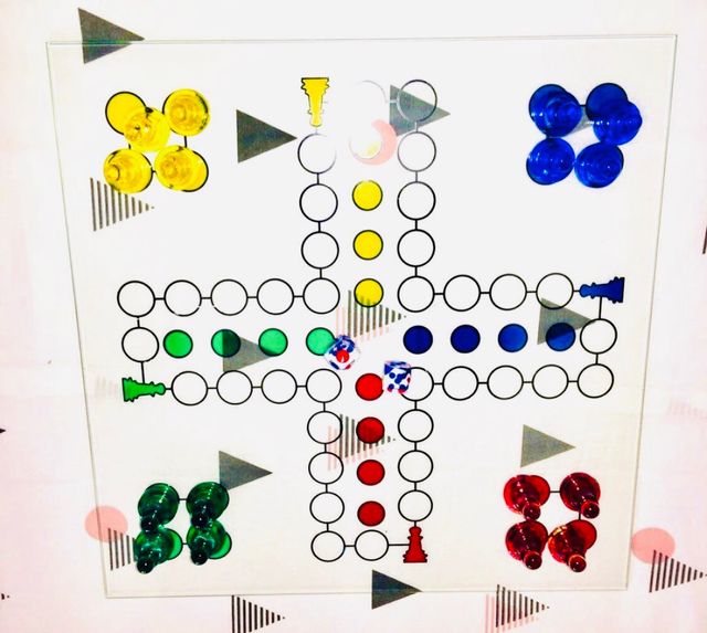 PARCHÍS DADOS Y FICHAS DE CRISTAL.