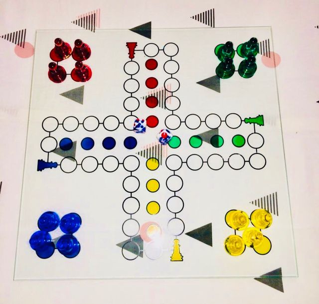 PARCHÍS DADOS Y FICHAS DE CRISTAL.