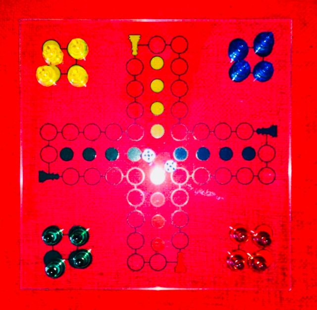 PARCHÍS DADOS Y FICHAS DE CRISTAL.