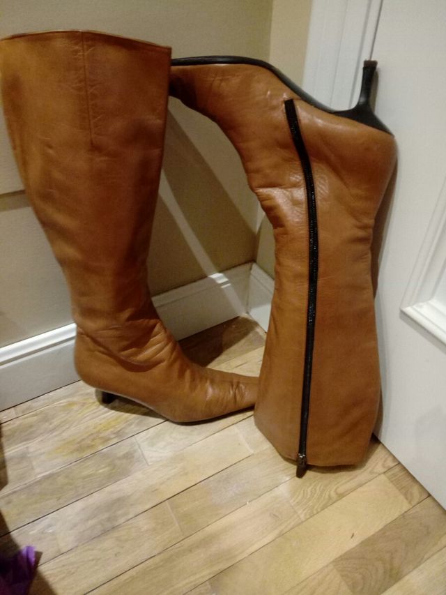 BOTAS DE PIEL, POR FUERA Y DENTRO