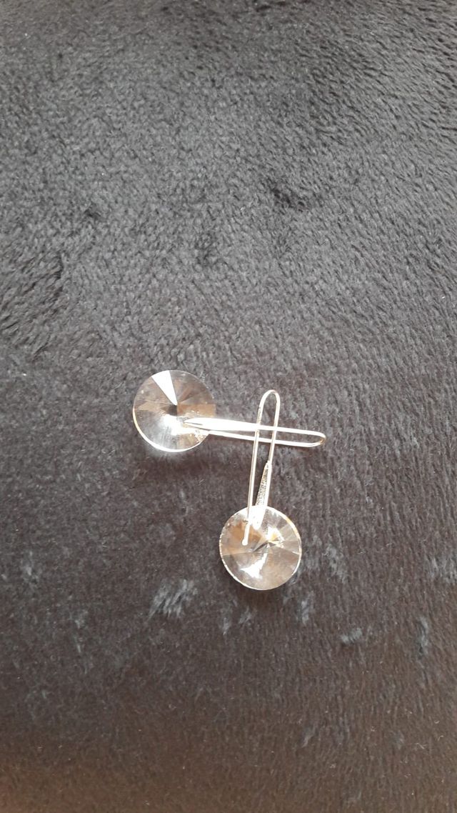 Conjunto de pendientes y collar.