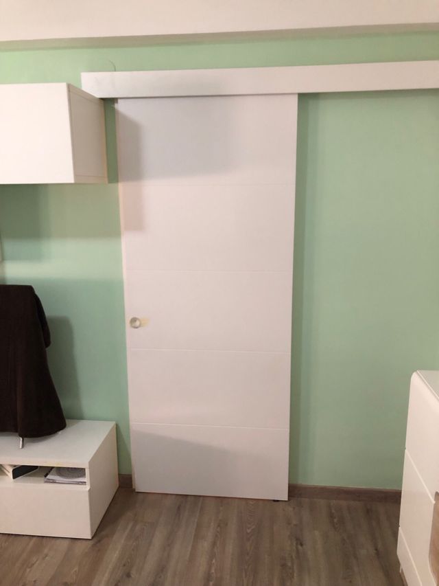 Carpintero instalador de puertas