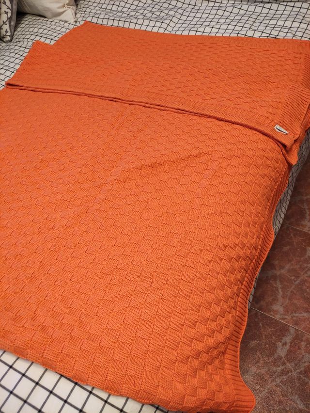 Manta naranja. 2,10cmx1.70cm