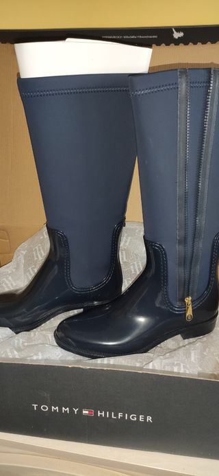 Botas Tommy Hilfiger.¡A ESTRENAR! de segunda mano por 70 EUR en Madrid en  WALLAPOP