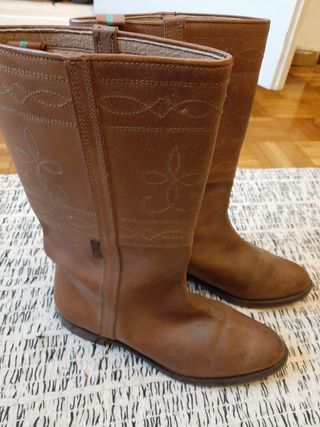 Botas camperas valverde del camino de segunda mano por 35 EUR en Valdemoro  en WALLAPOP