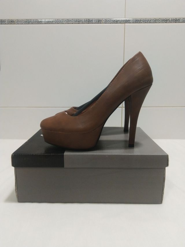 zapatos tacón con plataforma como Nuevos T. 38