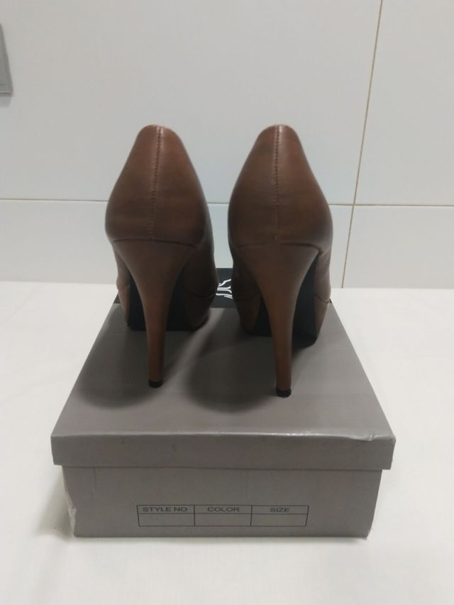 zapatos tacón con plataforma como Nuevos T. 38
