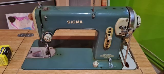 ANTIGUA MAQUINA DE COSER-SIGMA- (MOD:A107-1)