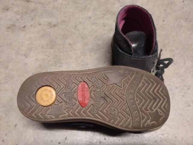 Zapatos Titanitos N27 de segunda mano.