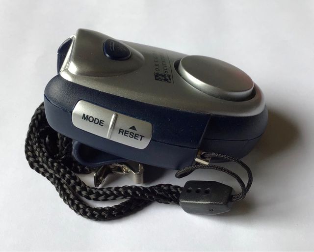 Podómetro Oregon Scientific.