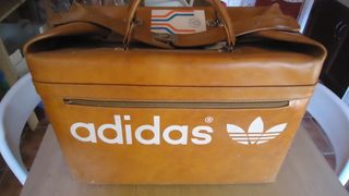 Maleta ADIDAS VINTAGE OFICIAL EQUIPO de segunda mano por 150 EUR en Málaga  en WALLAPOP