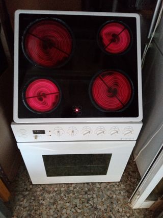 Horno y vitrocerámica Superser dúo de segunda mano por 120 EUR en Málaga en  WALLAPOP