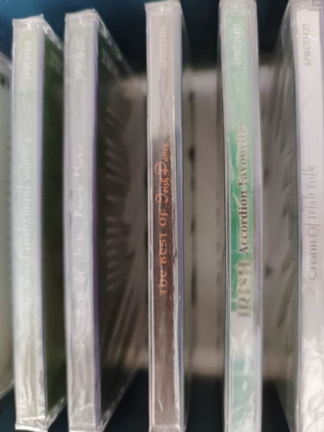 Caja con 12 cd's The magic of Ireland