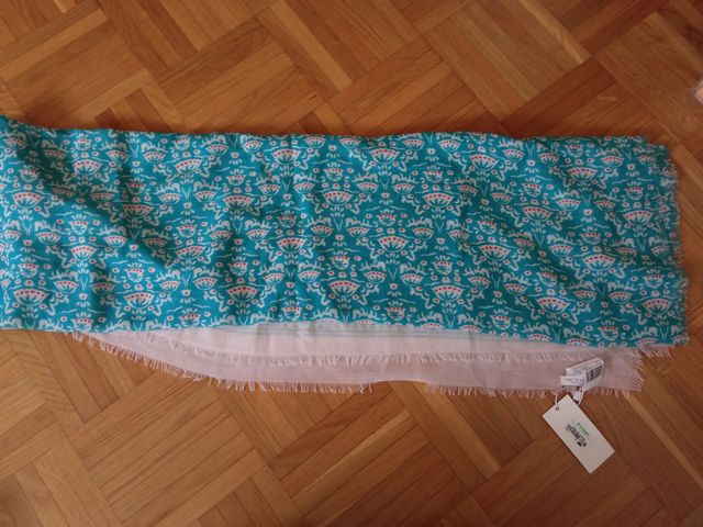 Fular Nuevo a estrenar. Con etiqueta