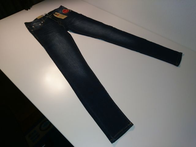 Vaqueros Levis chica 710 talla 16 REG