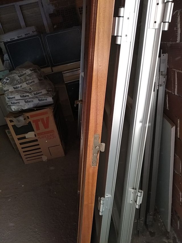 Puerta de madera maciza