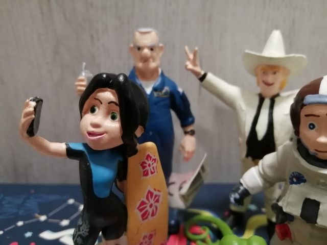 Figuras comansi Atrapa la bandera