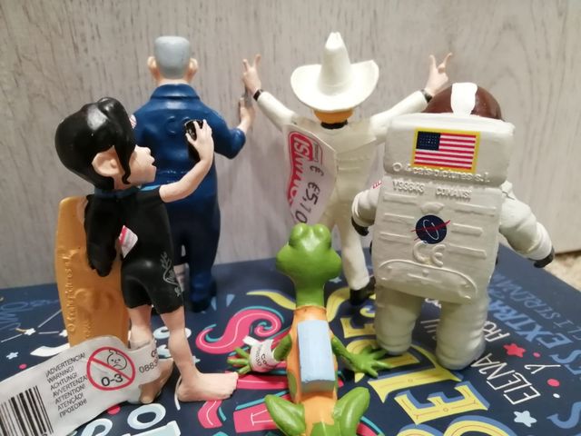 Figuras comansi Atrapa la bandera