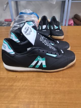 Botas fútbol sala Marco talla 37 a 40 de segunda mano por 12 EUR en Las  Palmas de Gran Canaria en WALLAPOP