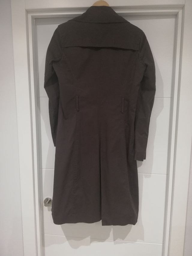 Gabardina marrón