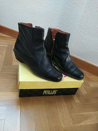 Botas Pitillos de segunda mano por 20 EUR en Cobeña en WALLAPOP
