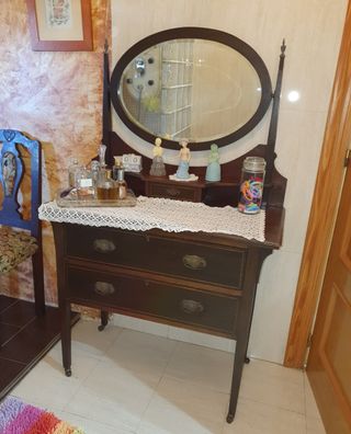 Antiguo tocador de maquillaje con silla de segunda mano por 125 € en